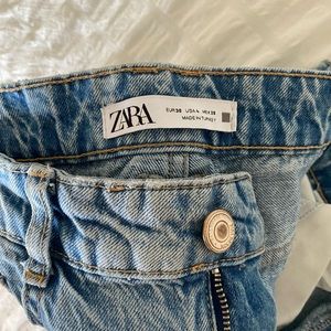 Zara jeans size 4